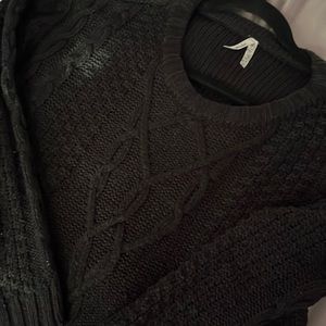 Black Knited Cropped Sweater